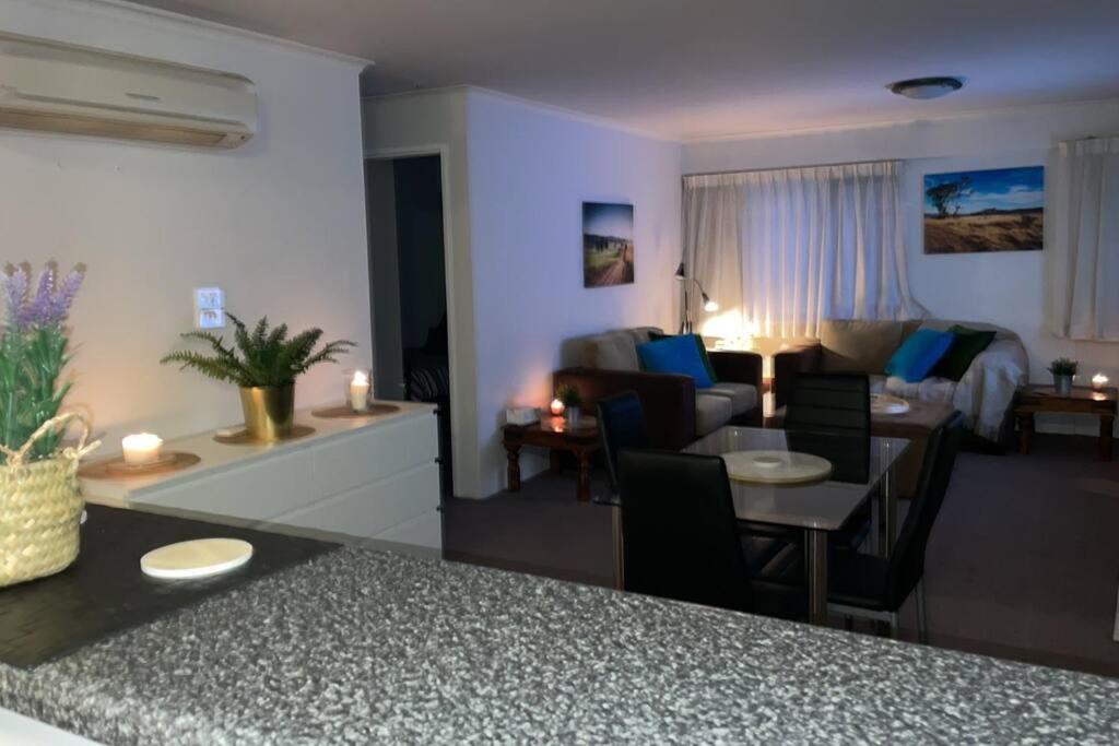 2 Beds 2 Baths Apt In Braddon Cbd - Pool, 1 Free Parking, Gym Apartamento Canberra Exterior foto