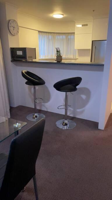 2 Beds 2 Baths Apt In Braddon Cbd - Pool, 1 Free Parking, Gym Apartamento Canberra Exterior foto